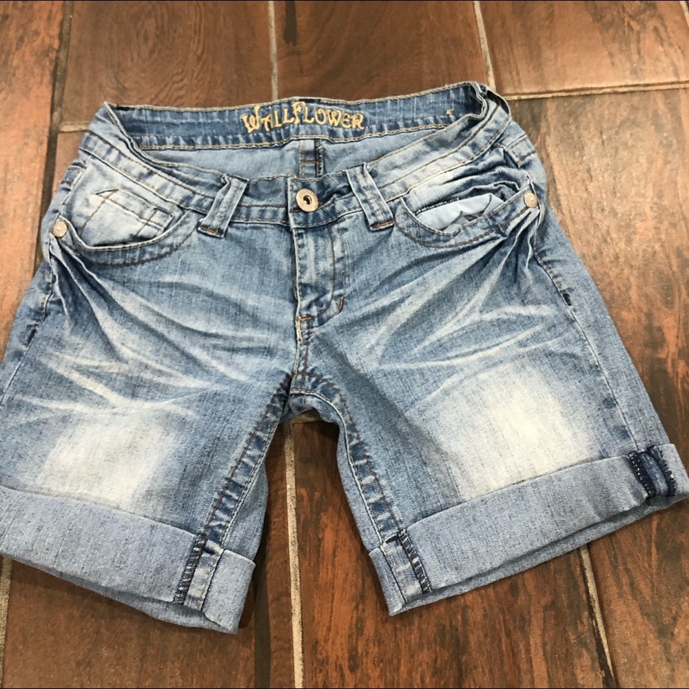 🌸Wallflower Jean Shorts Size 7🌸